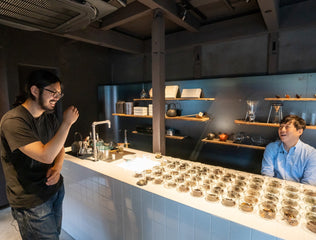 京都珈琲焙煎所「旅の音」の焙煎士と京都の茶葉専門店「7T+」代表中野さんによる、コーヒーとお茶、それぞれ領域を追求するプロフェッショナル対談【前編】