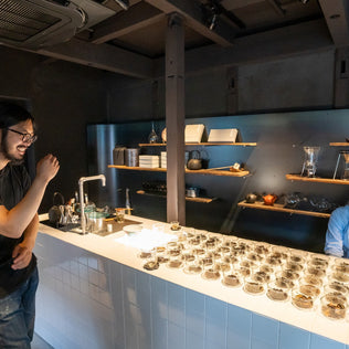 京都珈琲焙煎所「旅の音」の焙煎士と京都の茶葉専門店「7T+」代表中野さんによる、コーヒーとお茶、それぞれ領域を追求するプロフェッショナル対談【前編】